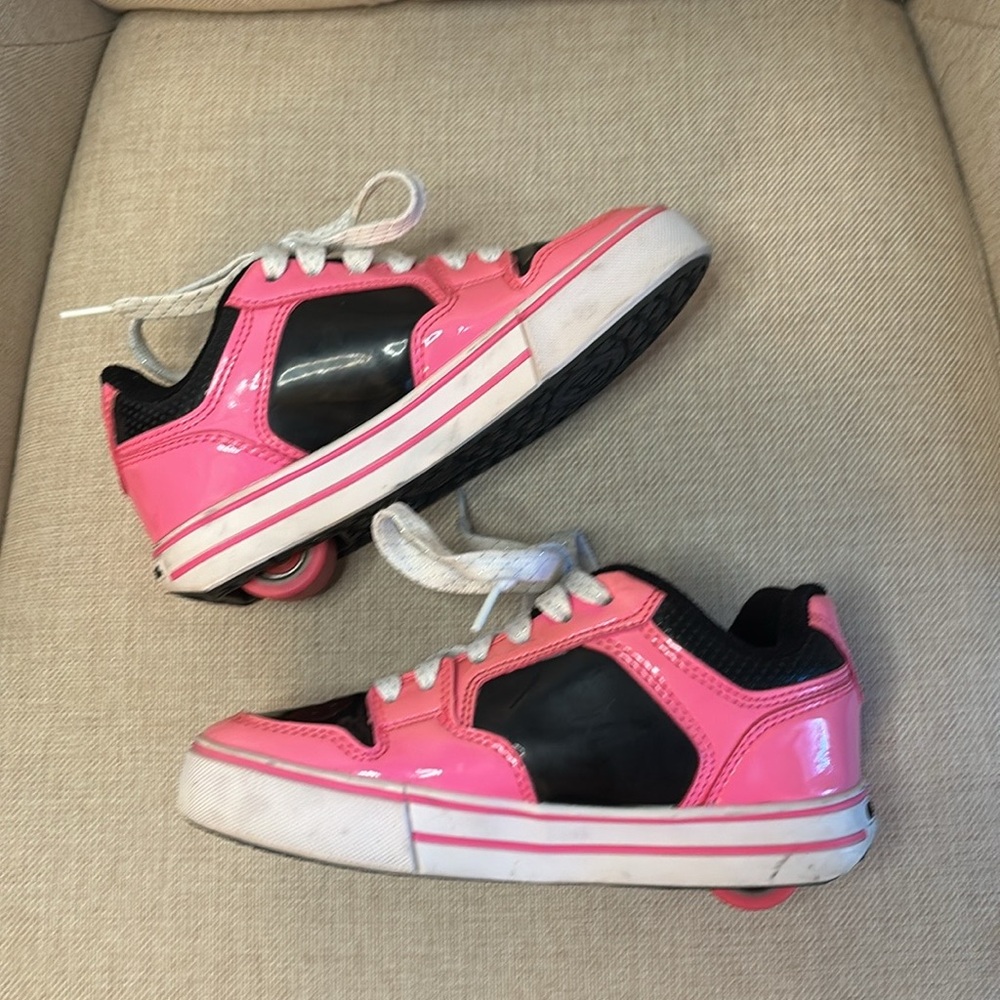 Heelys hot pink patent leather skate sneakers
